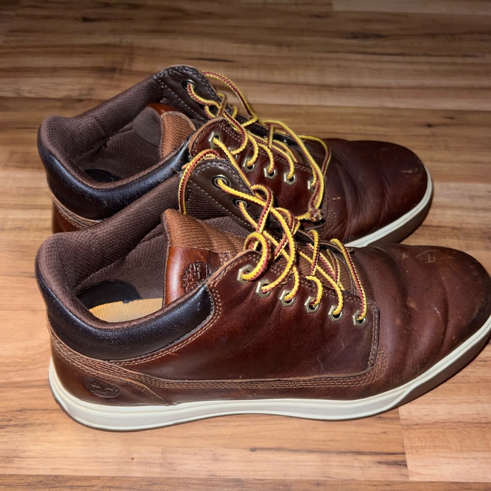 EUC Brown Leather Timberland boots Size 10